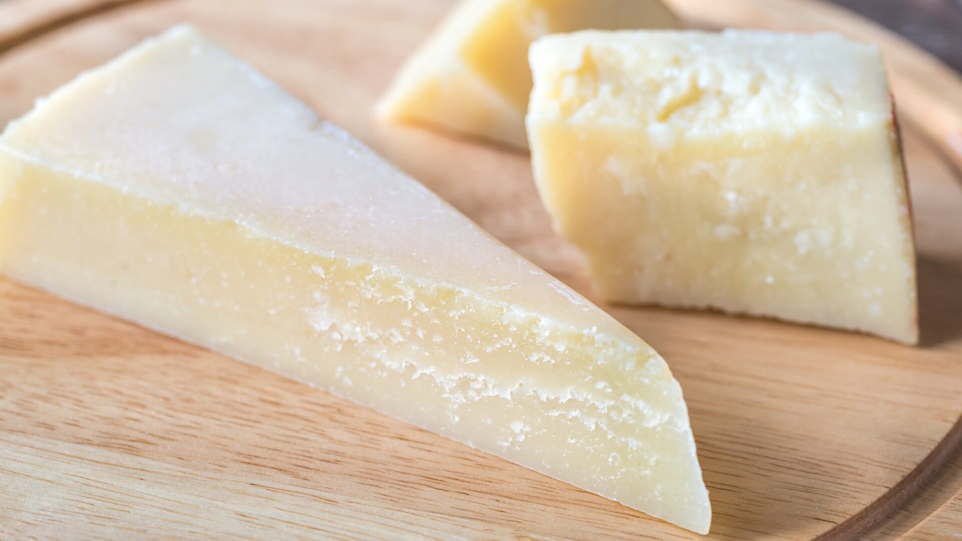 Grana padano a parmezan – czym się od siebie różnią?