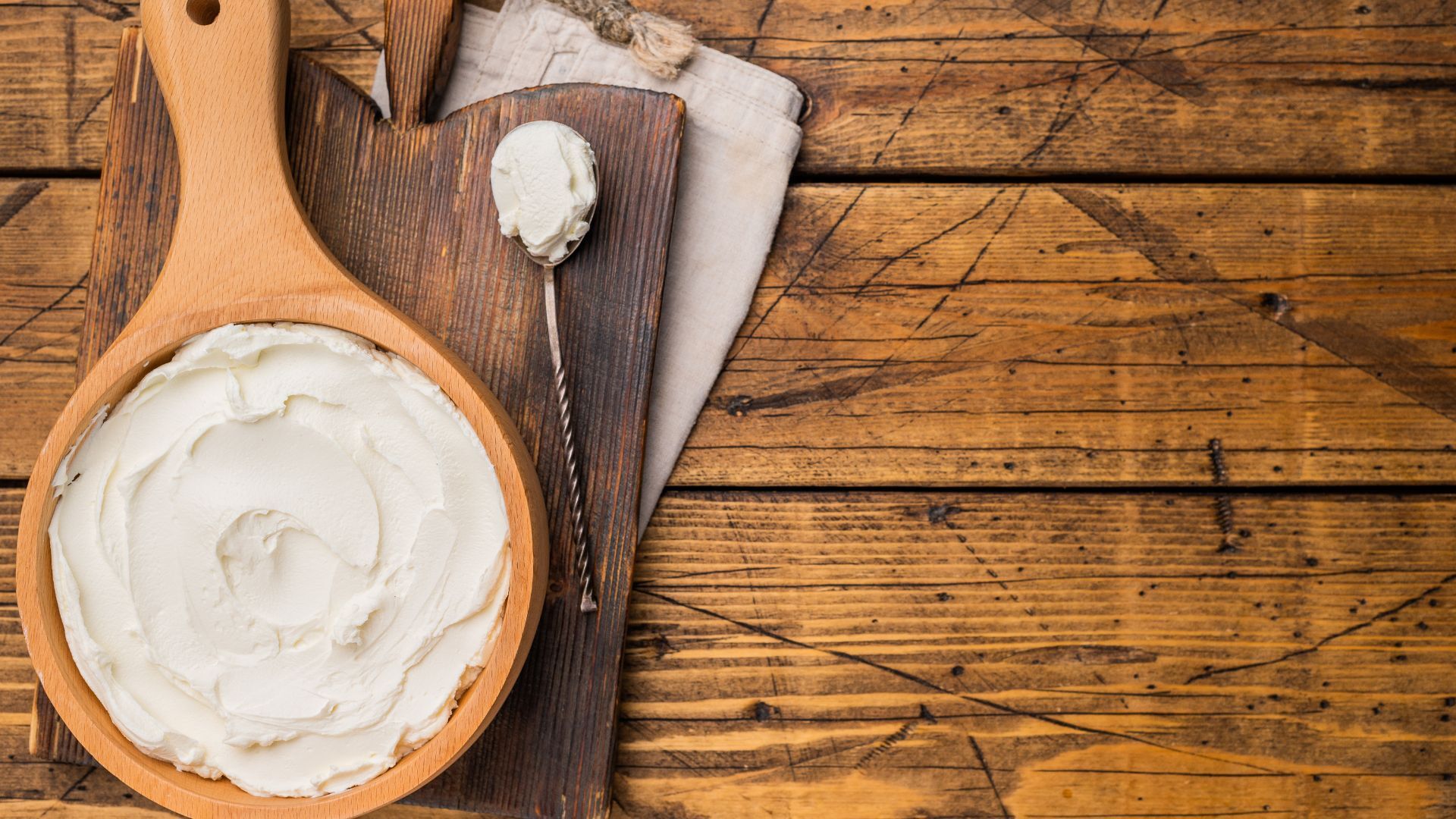 Mascarpone a ricotta – czy te sery można stosować zamiennie?