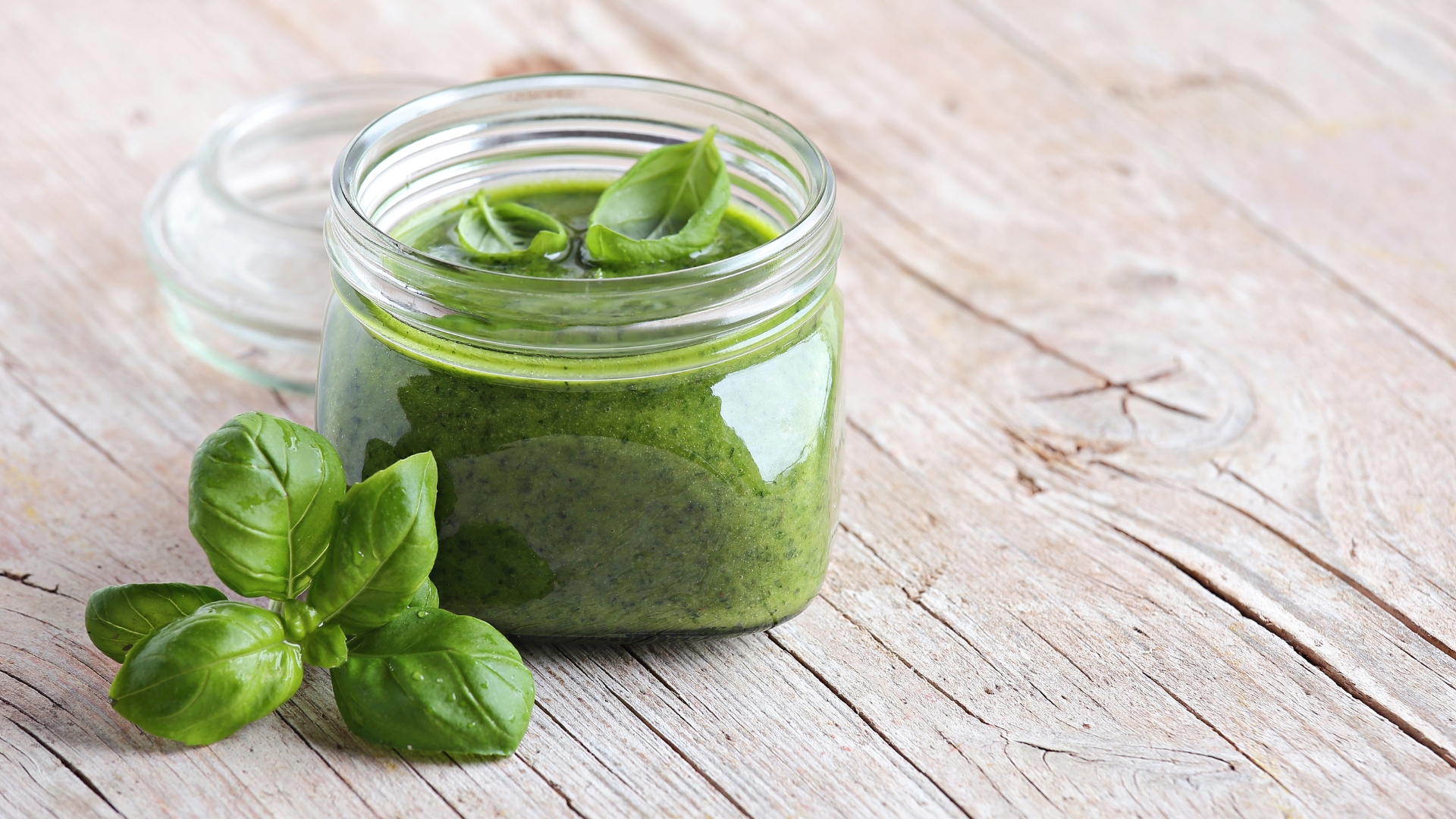 Pesto ze słoika – jak je podgrzewać i do czego go używać?